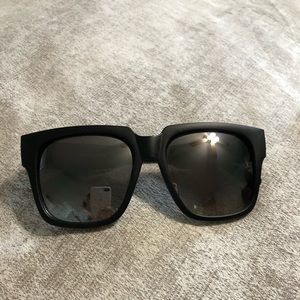 Quay On The Prowl sunnies